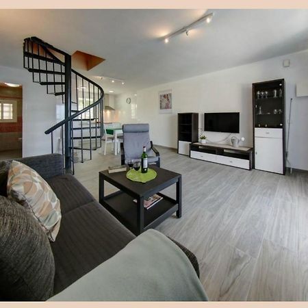 Aguila Dorada Apartment Салоу Екстериор снимка